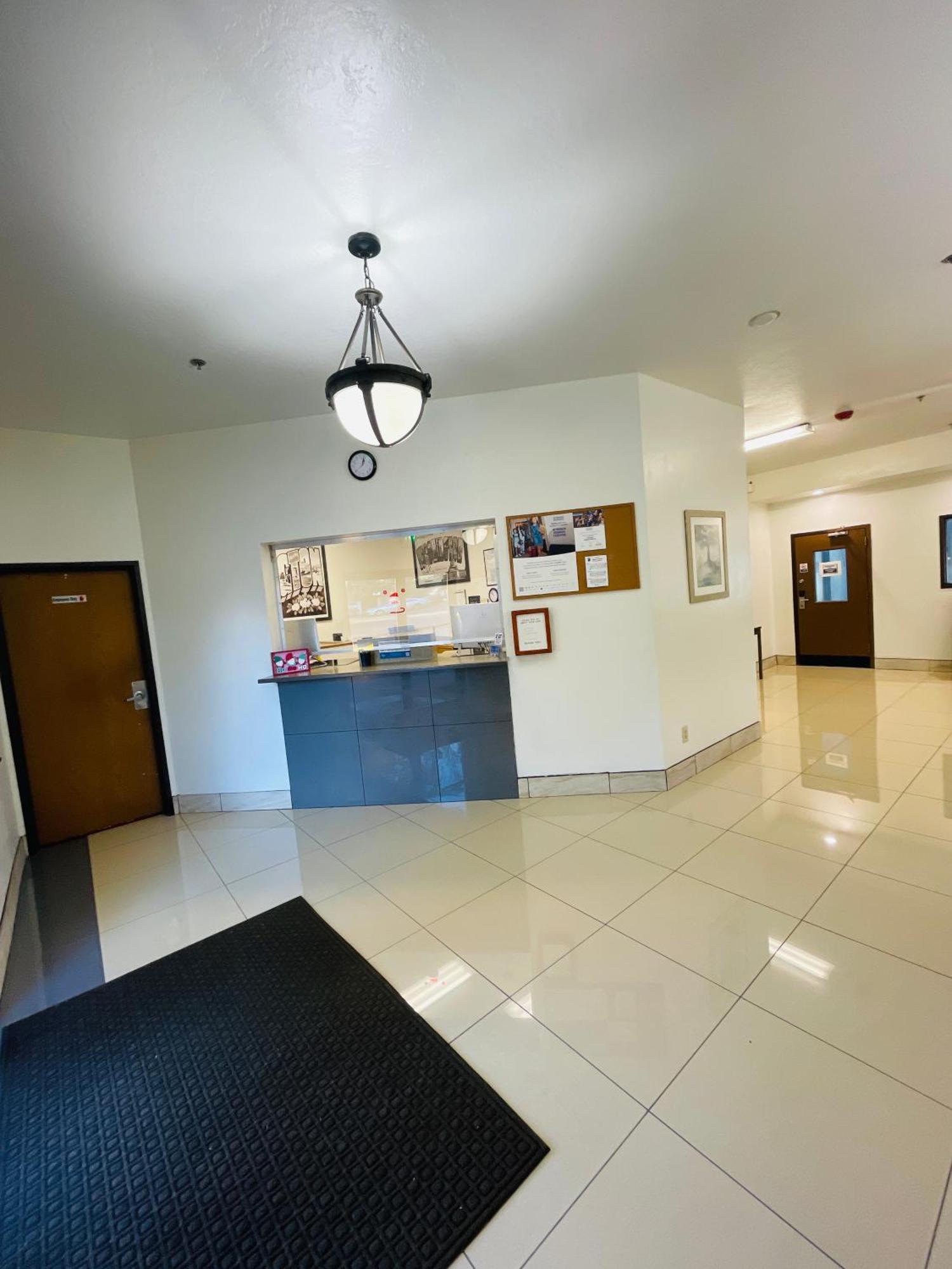 Super 8 By Wyndham Lacey Olympia Area Экстерьер фото