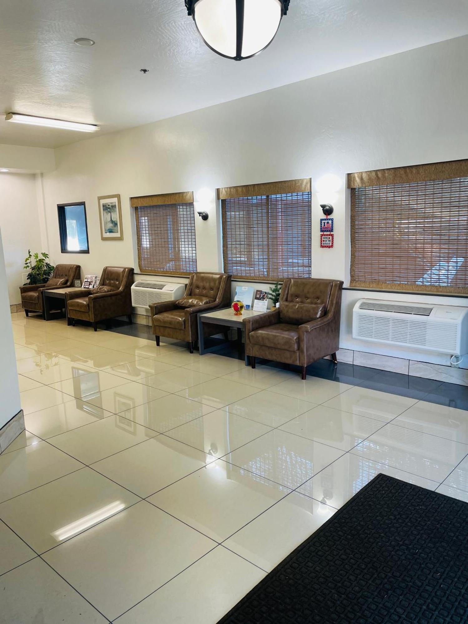 Super 8 By Wyndham Lacey Olympia Area Экстерьер фото