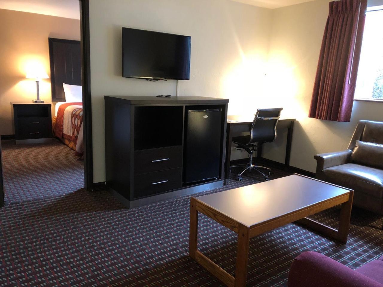 Super 8 By Wyndham Lacey Olympia Area Экстерьер фото
